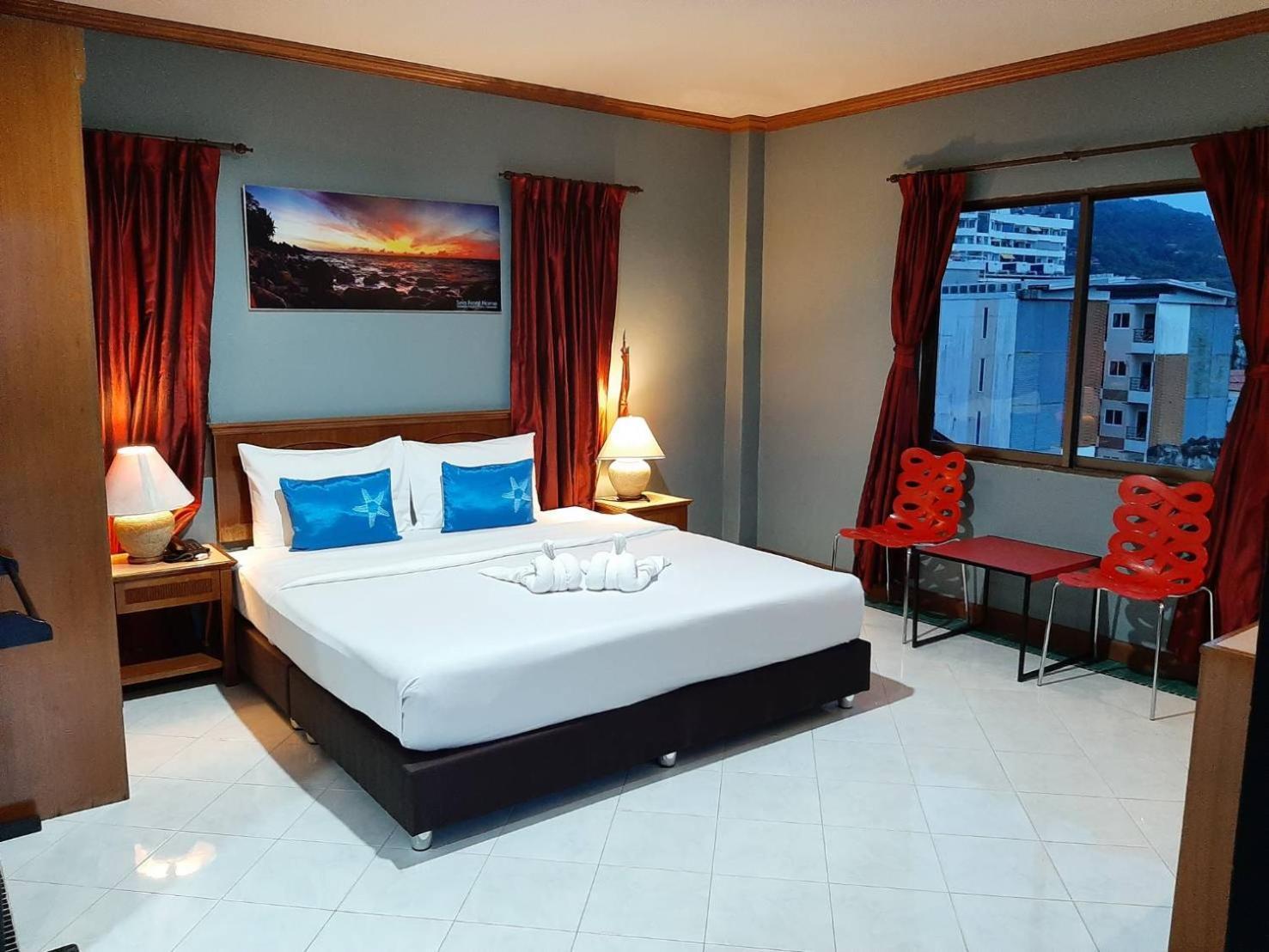 Sea Front Home Hotel - Patong Beach Exterior photo