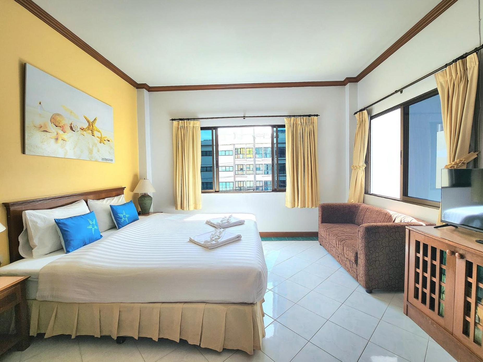 Sea Front Home Hotel - Patong Beach Exterior photo