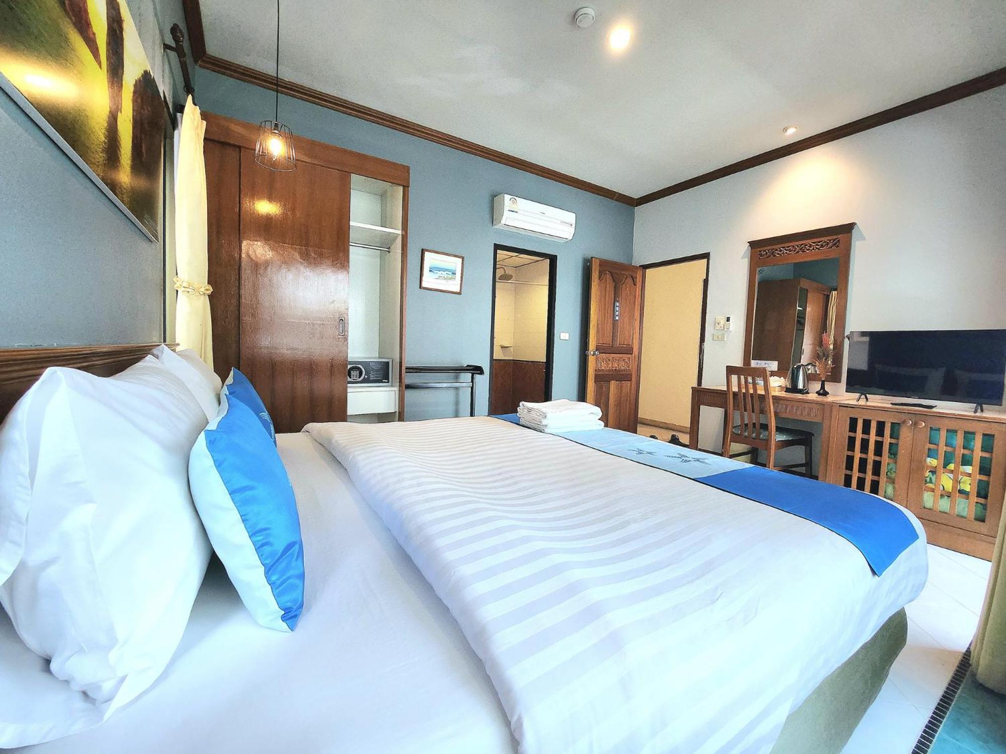 Sea Front Home Hotel - Patong Beach Exterior photo