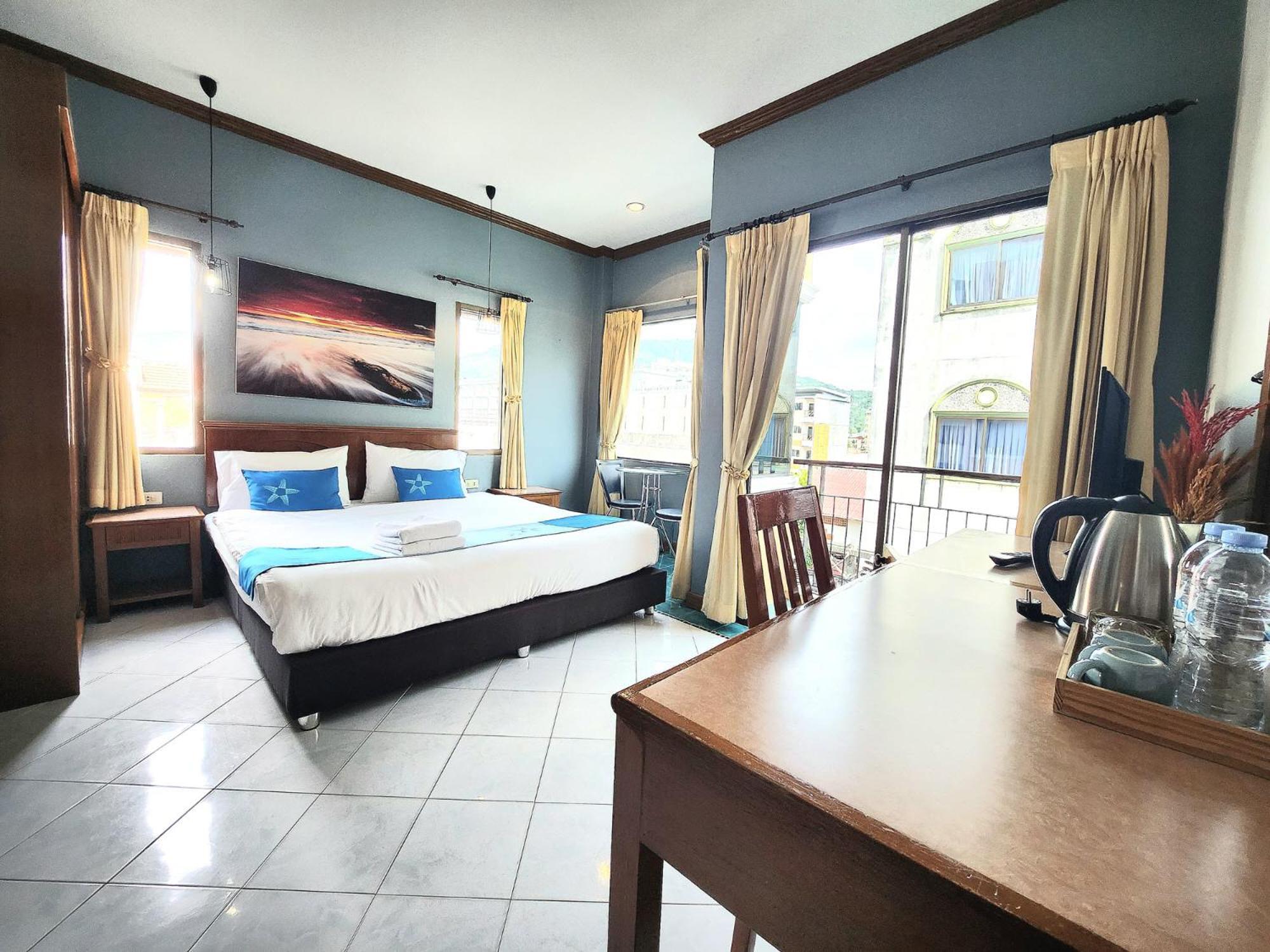 Sea Front Home Hotel - Patong Beach Exterior photo