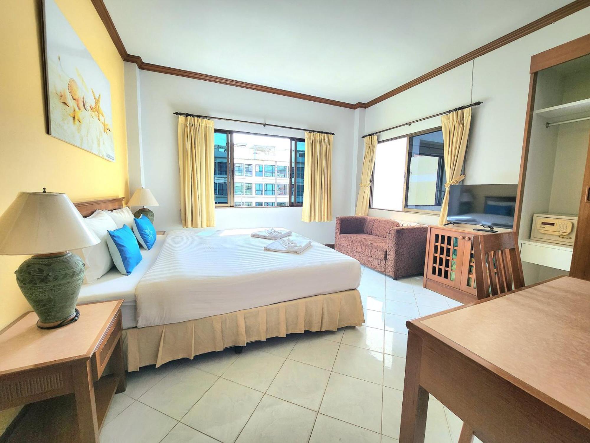 Sea Front Home Hotel - Patong Beach Exterior photo