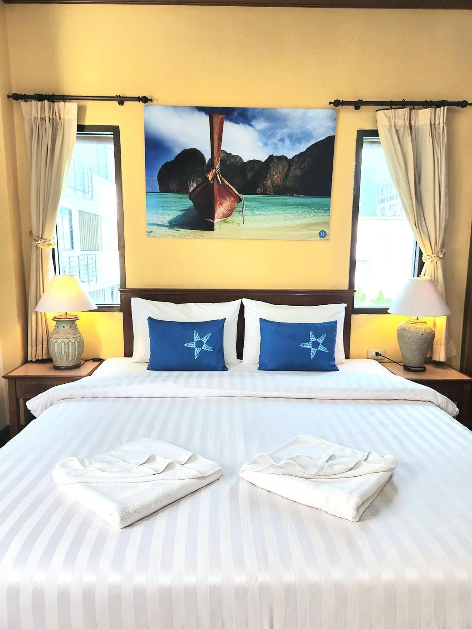 Sea Front Home Hotel - Patong Beach Exterior photo