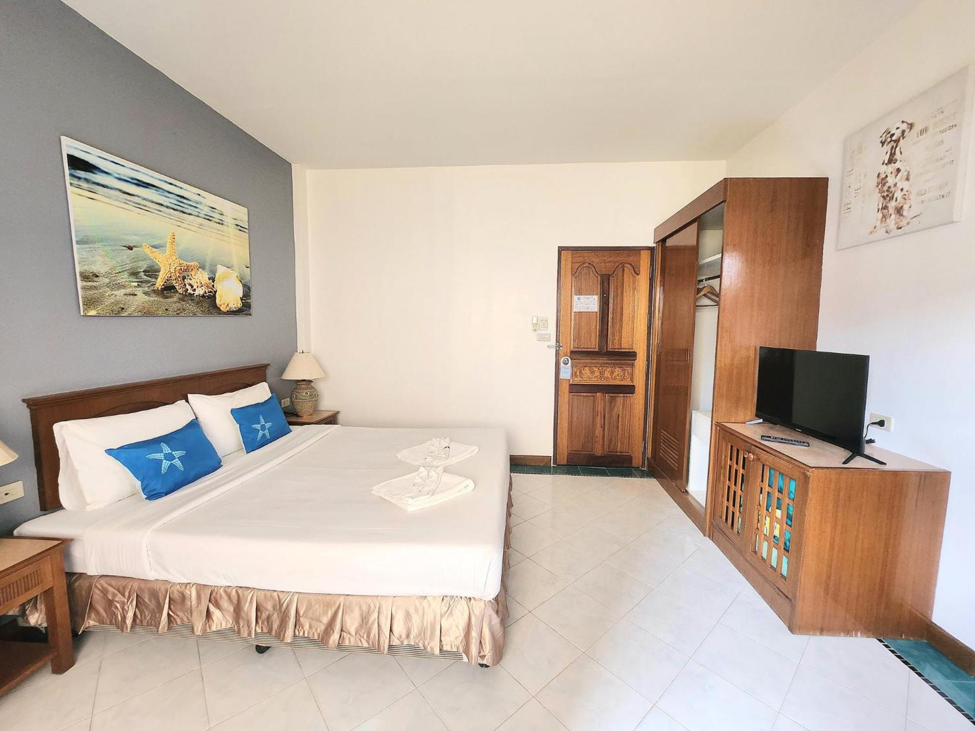 Sea Front Home Hotel - Patong Beach Exterior photo
