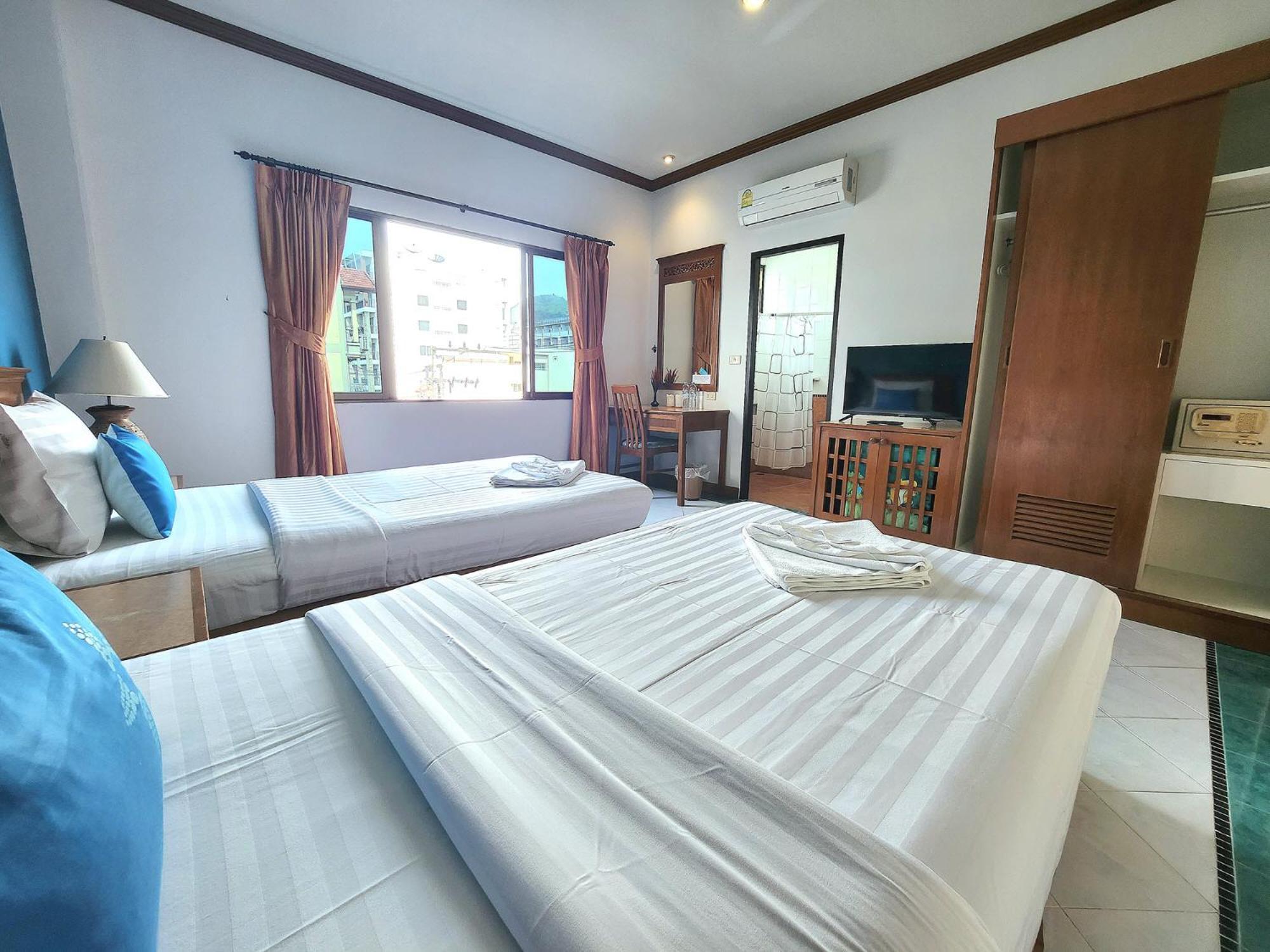 Sea Front Home Hotel - Patong Beach Exterior photo