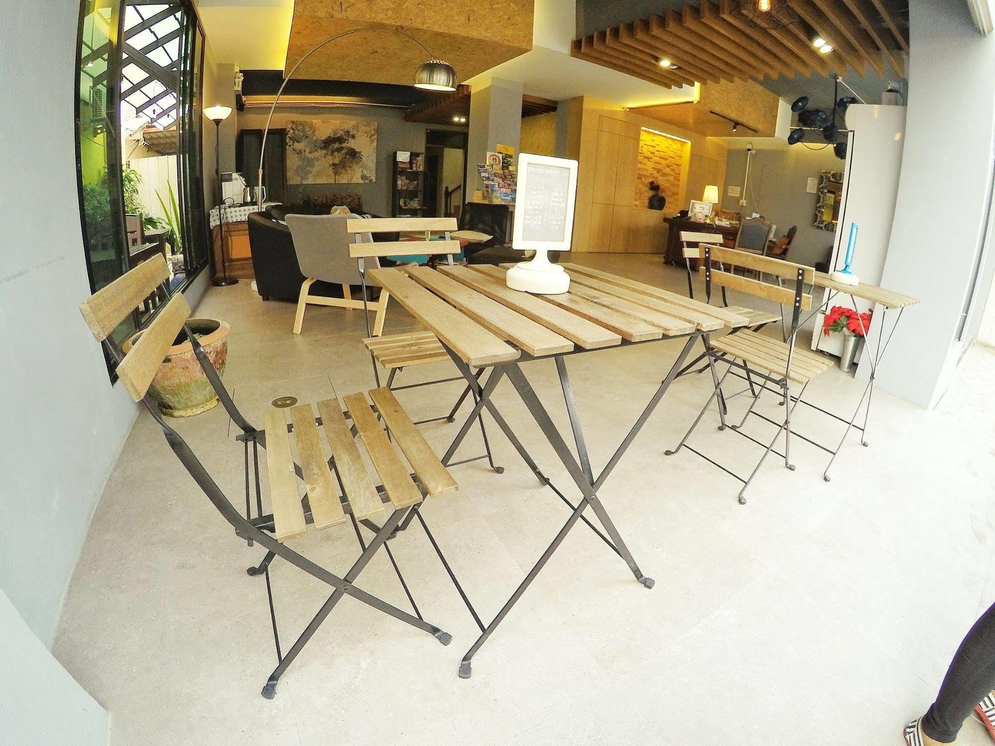 Sea Front Home Hotel - Patong Beach Exterior photo