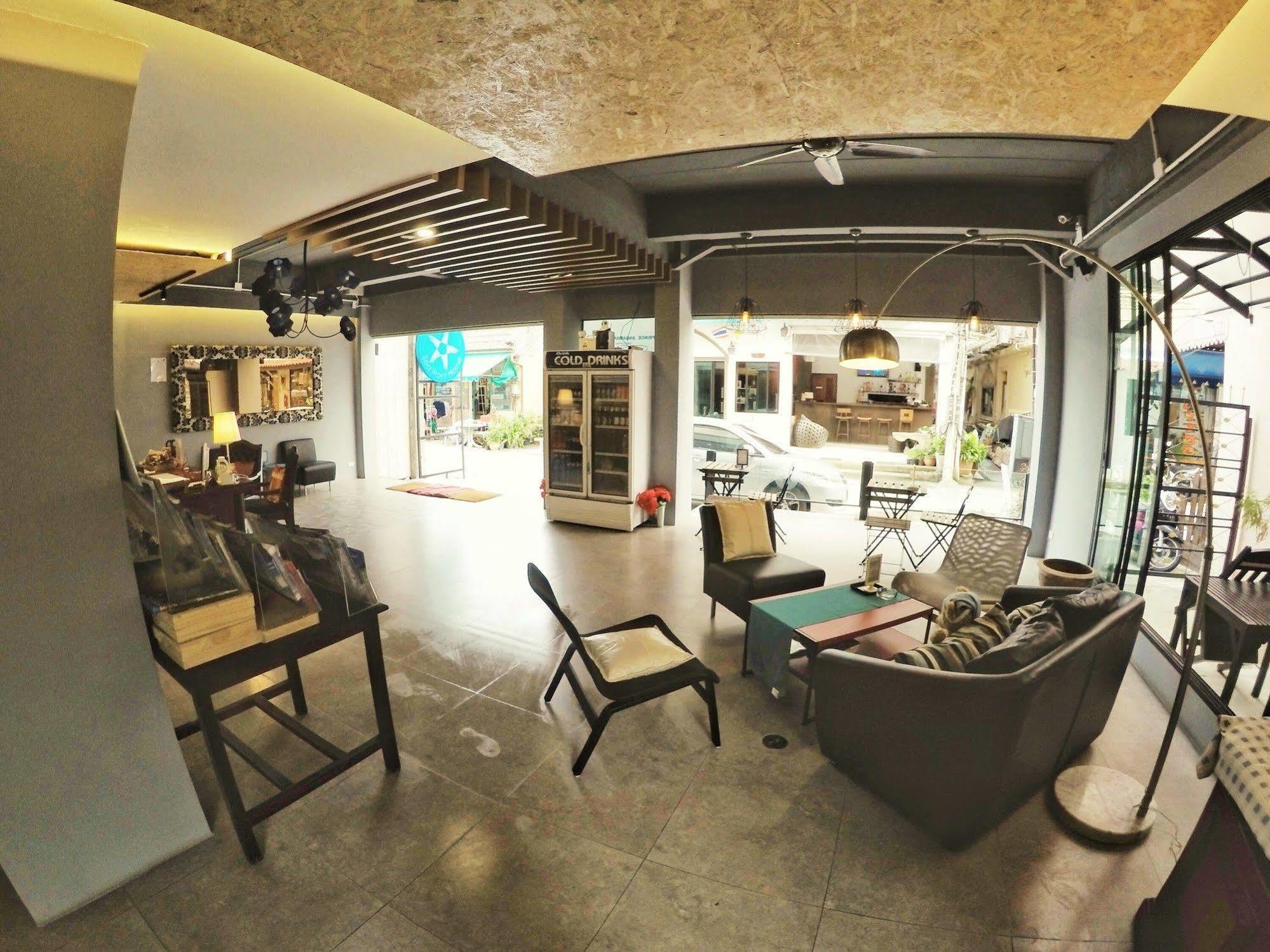 Sea Front Home Hotel - Patong Beach Exterior photo
