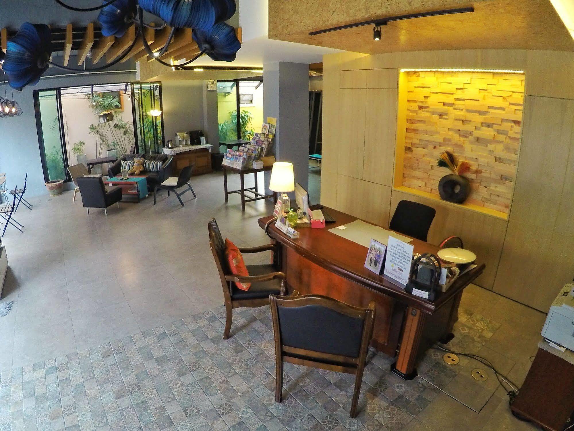 Sea Front Home Hotel - Patong Beach Exterior photo