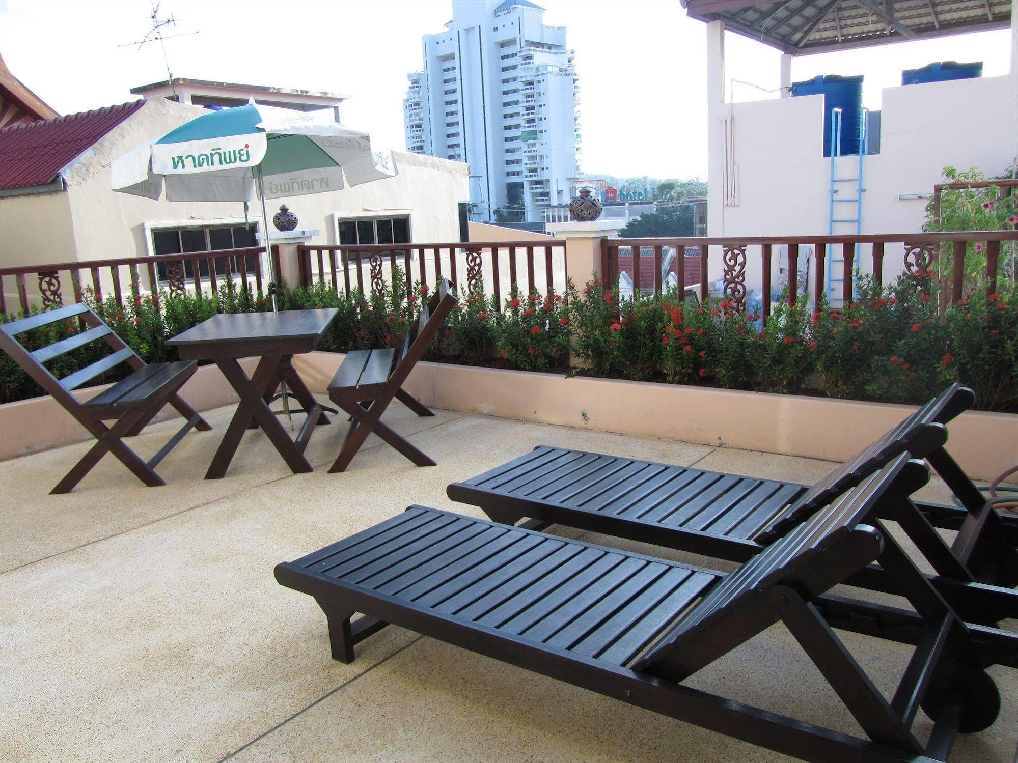 Sea Front Home Hotel - Patong Beach Exterior photo